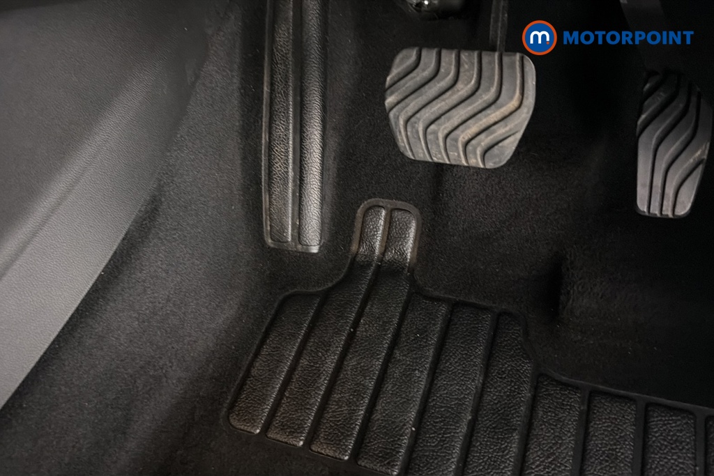 Renault Captur Launch Edition Automatic Petrol Plug-In Hybrid SUV - Stock Number (1670904) - 24th supplementary image