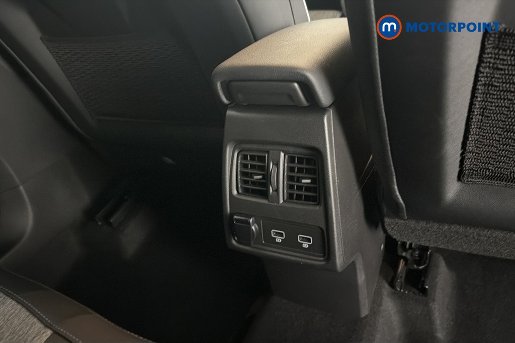 Renault Captur Launch Edition Automatic Petrol Plug-In Hybrid SUV - Stock Number (1670904) - 28th supplementary image