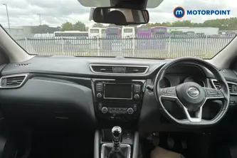 Nissan Qashqai N-Connecta Manual Petrol SUV - Stock Number (1659269) - 1st supplementary image