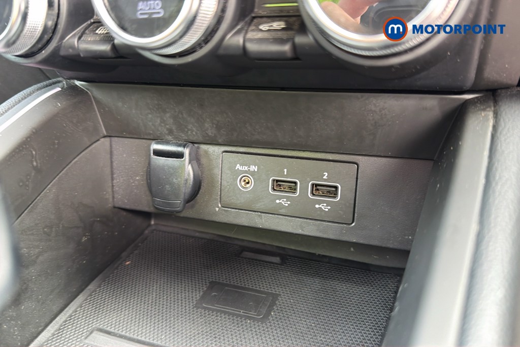 Renault Clio Engineered Automatic Petrol-Electric Hybrid Hatchback - Stock Number (1660560) - 8th supplementary image