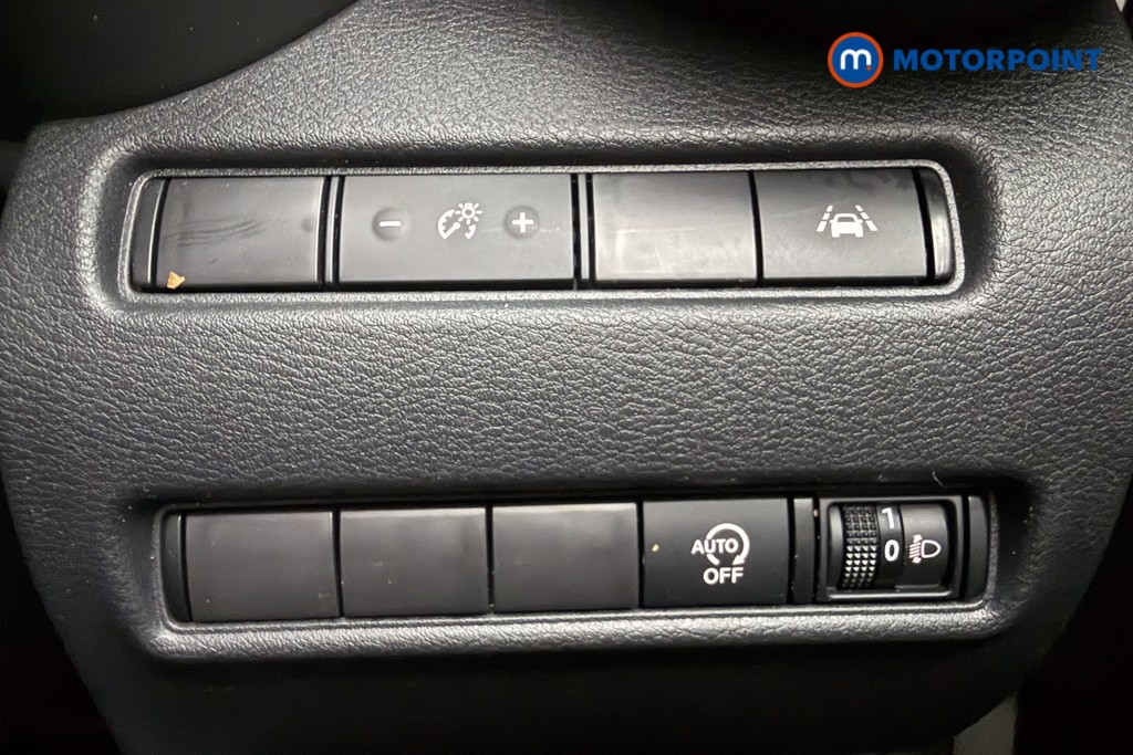 Nissan Juke N-Connecta Manual Petrol SUV - Stock Number (1666066) - 17th supplementary image