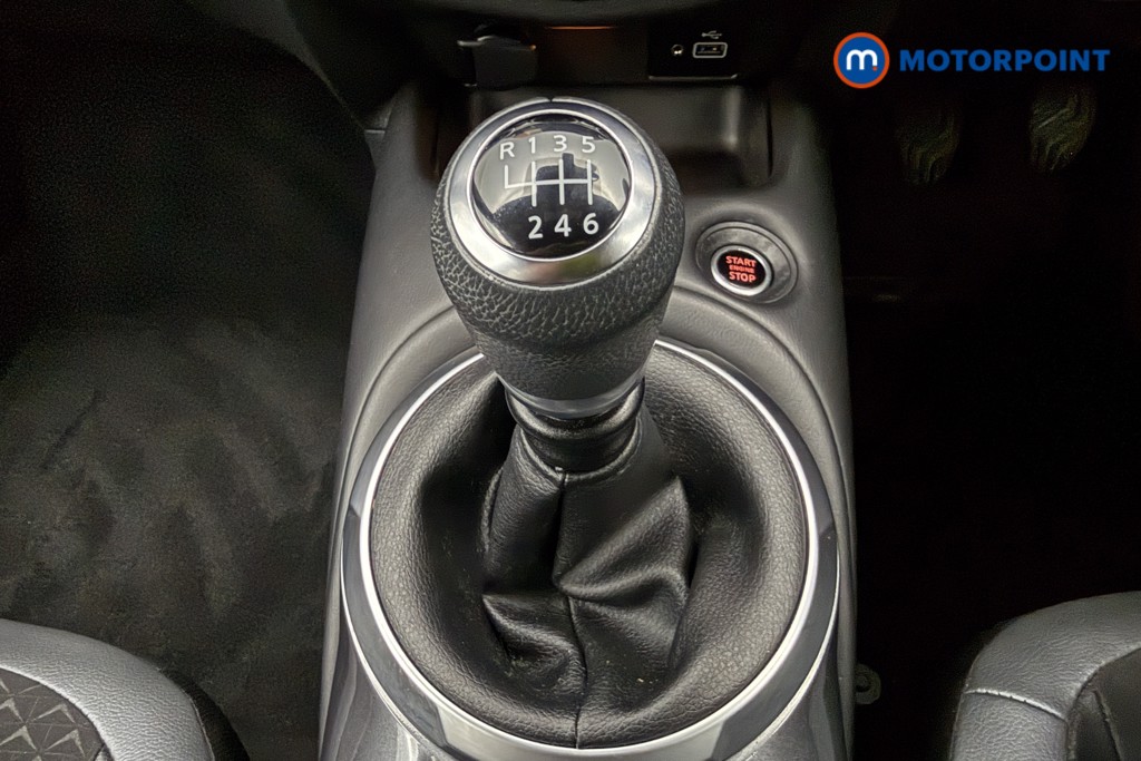 Nissan Juke N-Connecta Manual Petrol SUV - Stock Number (1668165) - 7th supplementary image