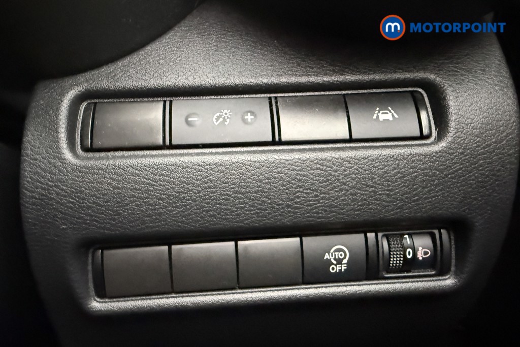Nissan Juke N-Connecta Manual Petrol SUV - Stock Number (1668165) - 17th supplementary image