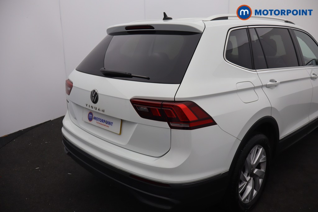 Volkswagen Tiguan Allspace Life Automatic Petrol SUV - Stock Number (1668310) - 2nd supplementary image