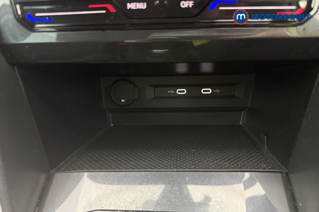Volkswagen Tiguan Life Automatic Petrol SUV - Stock Number (1669090) - 15th supplementary image