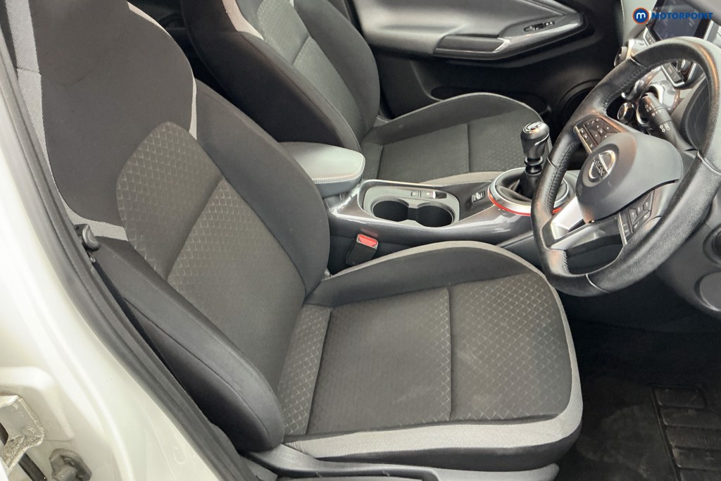 Nissan Juke N-Connecta Manual Petrol SUV - Stock Number (1669396) - 5th supplementary image