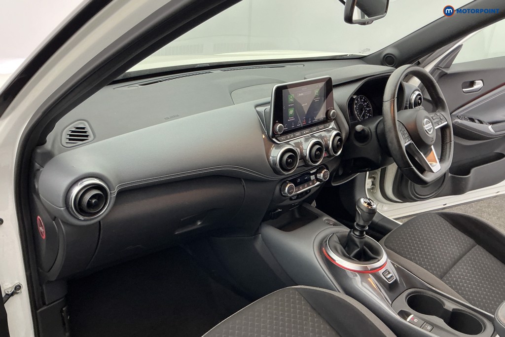 Nissan Juke N-Connecta Manual Petrol SUV - Stock Number (1669396) - 9th supplementary image