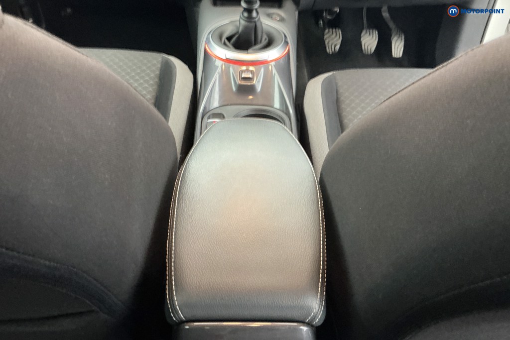 Nissan Juke N-Connecta Manual Petrol SUV - Stock Number (1669396) - 11th supplementary image