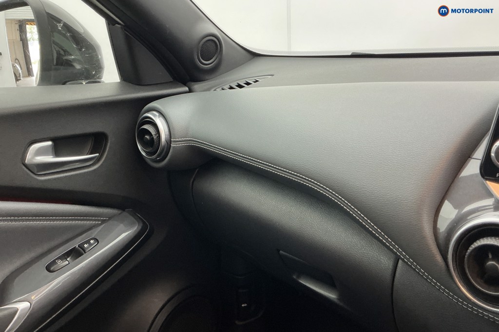 Nissan Juke N-Connecta Manual Petrol SUV - Stock Number (1669396) - 18th supplementary image
