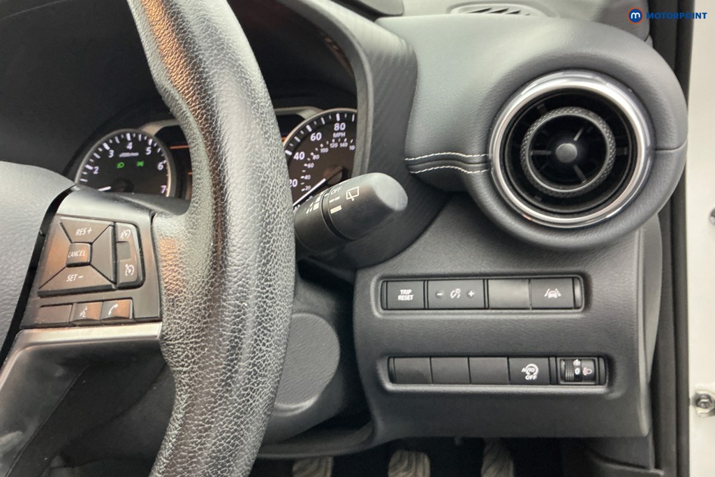 Nissan Juke N-Connecta Manual Petrol SUV - Stock Number (1669396) - 22nd supplementary image