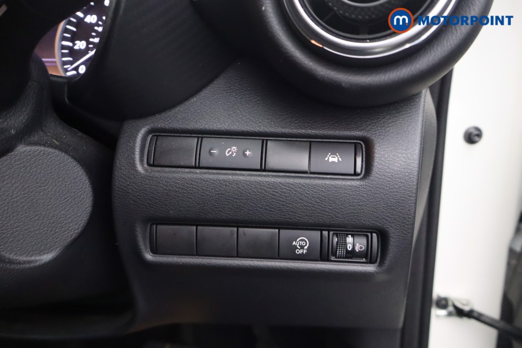 Nissan Juke N-Connecta Automatic Petrol SUV - Stock Number (1670816) - 9th supplementary image