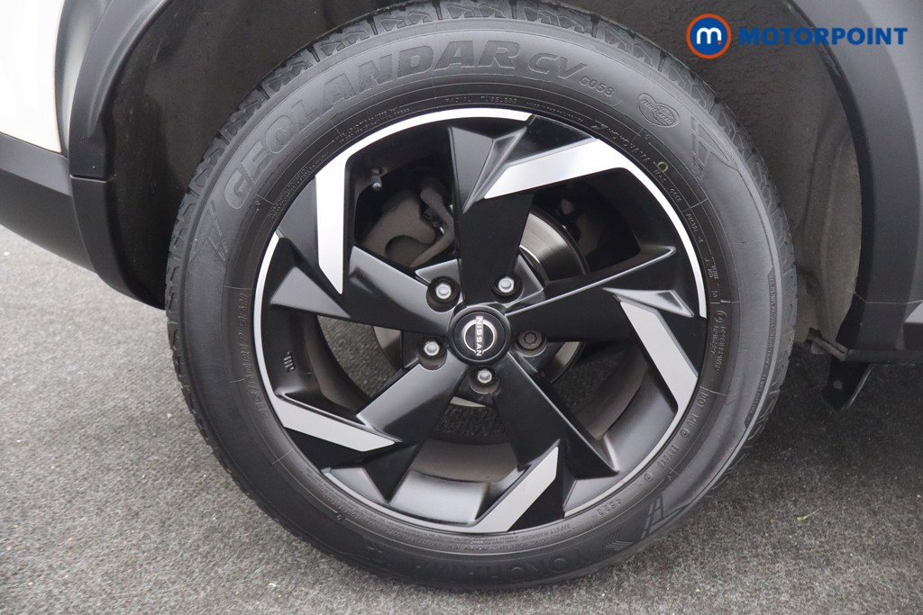 Nissan Juke N-Connecta Automatic Petrol SUV - Stock Number (1670816) - 14th supplementary image