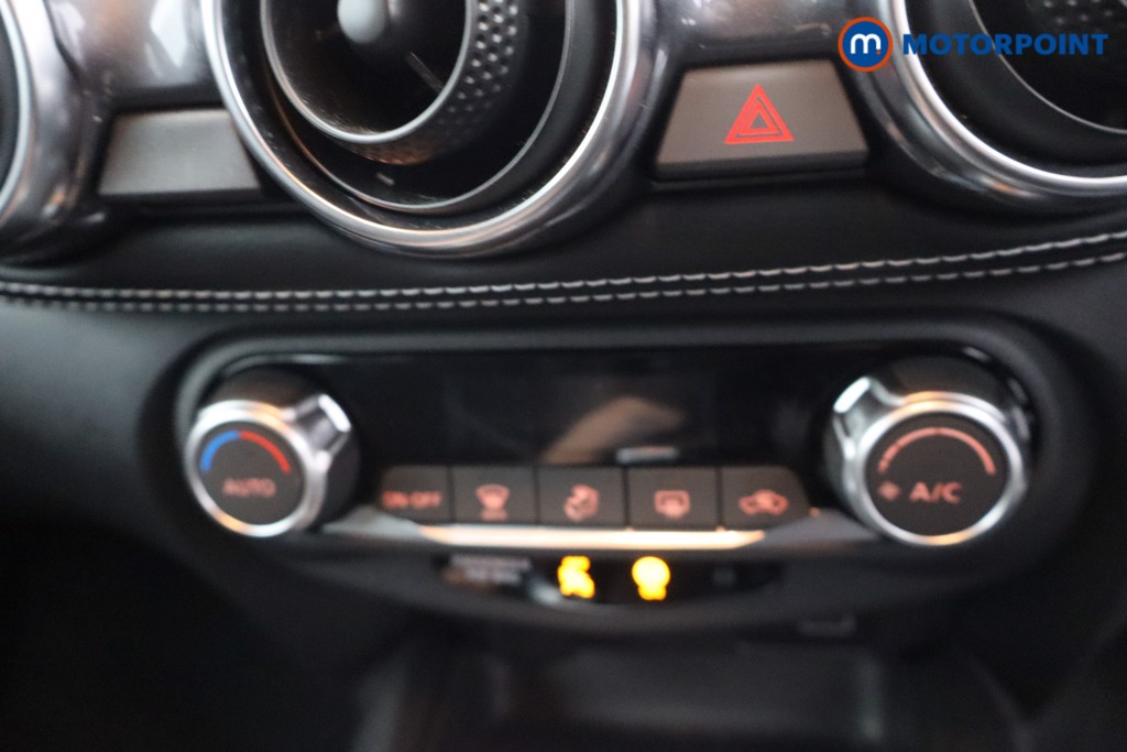 Nissan Juke N-Connecta Automatic Petrol SUV - Stock Number (1671484) - 17th supplementary image