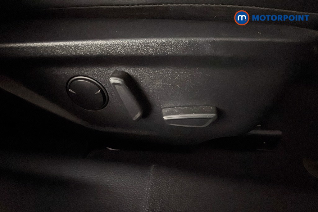 Ford Focus St-Line X Manual Petrol Hatchback - Stock Number (1671510) - 25th supplementary image