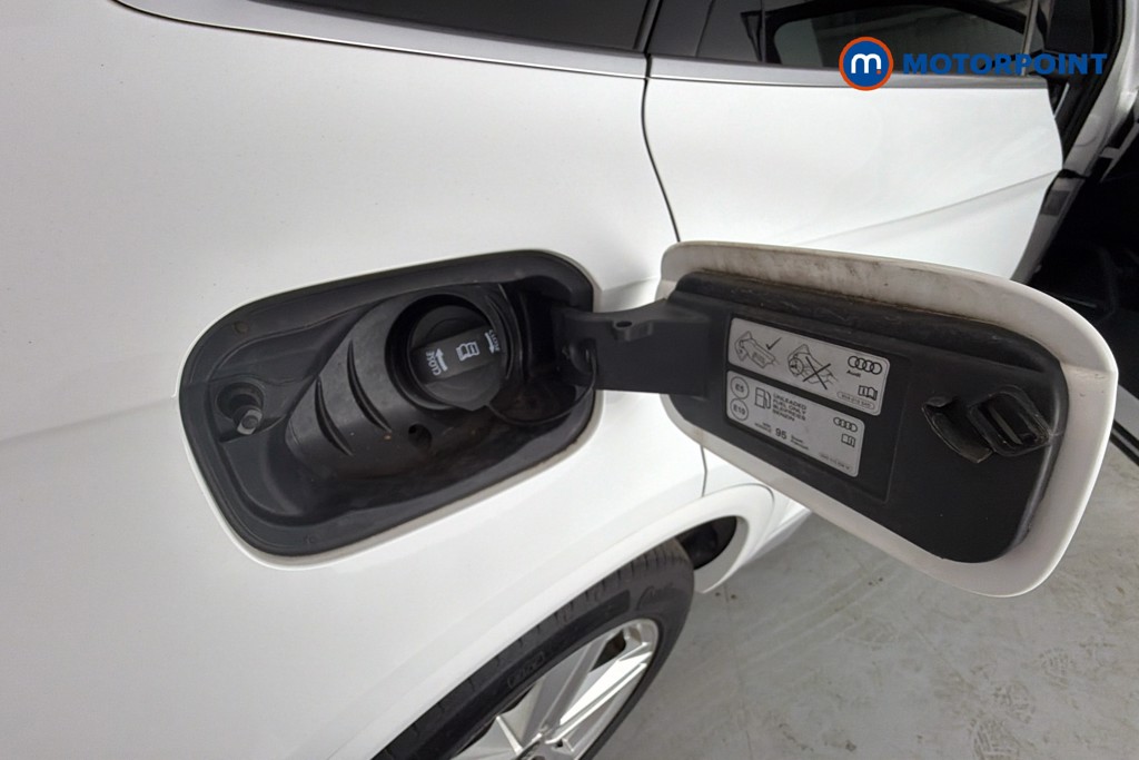 Audi Q5 S Line Automatic Petrol Plug-In Hybrid SUV - Stock Number (1671729) - 41st supplementary image