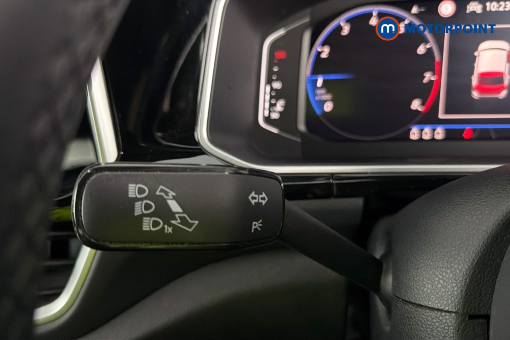 Volkswagen T-Roc R-Line Manual Petrol SUV - Stock Number (1671773) - 6th supplementary image