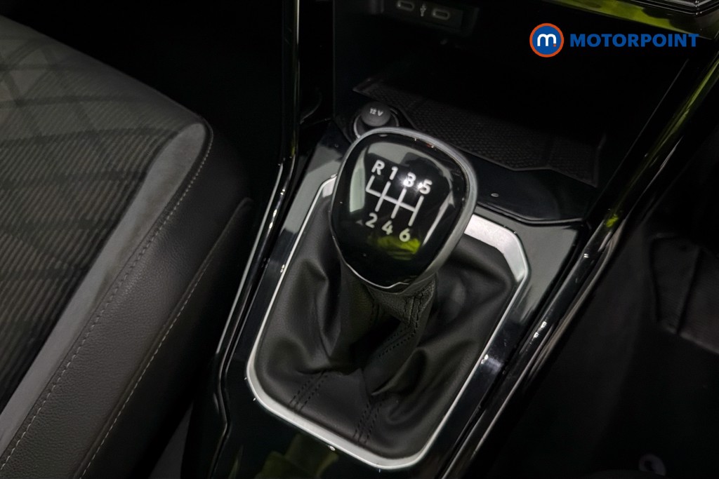 Volkswagen T-Roc R-Line Manual Petrol SUV - Stock Number (1671773) - 15th supplementary image