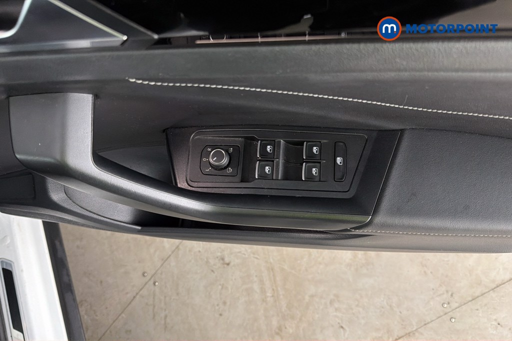 Volkswagen T-Roc R-Line Manual Petrol SUV - Stock Number (1671773) - 20th supplementary image