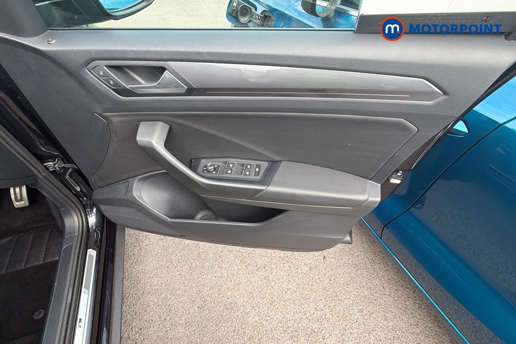 Volkswagen T-Roc R-Line Automatic Petrol SUV - Stock Number (1671937) - 38th supplementary image