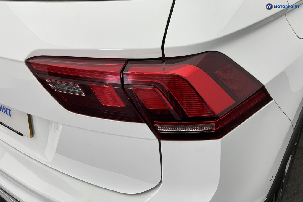 Volkswagen Tiguan R-Line Edition Automatic Petrol SUV - Stock Number (1672501) - 32nd supplementary image