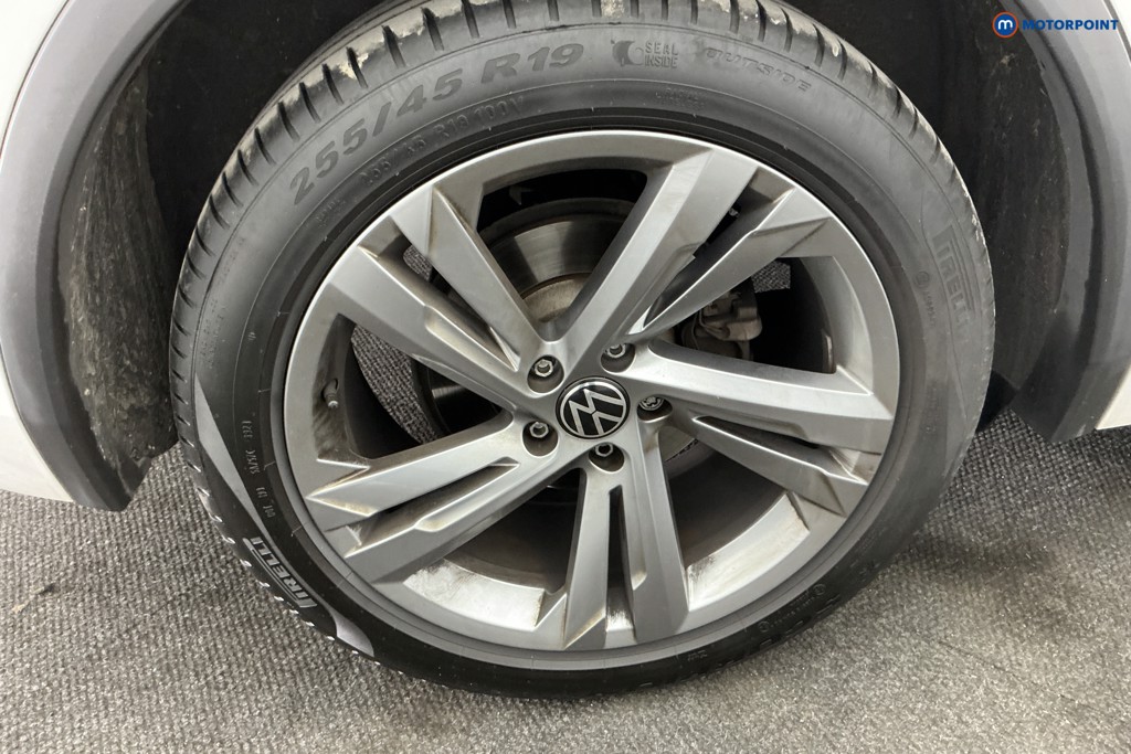Volkswagen Tiguan R-Line Edition Automatic Petrol SUV - Stock Number (1672501) - 34th supplementary image