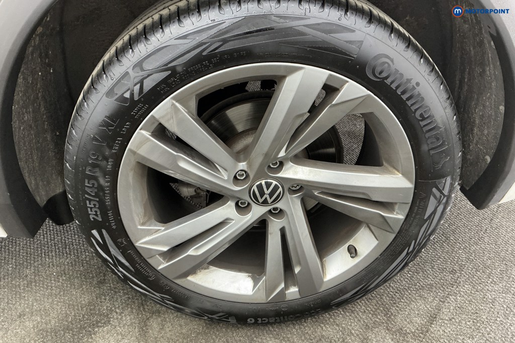 Volkswagen Tiguan R-Line Edition Automatic Petrol SUV - Stock Number (1672501) - 37th supplementary image