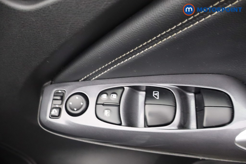 Nissan Juke N-Connecta Manual Petrol SUV - Stock Number (1672626) - 11th supplementary image