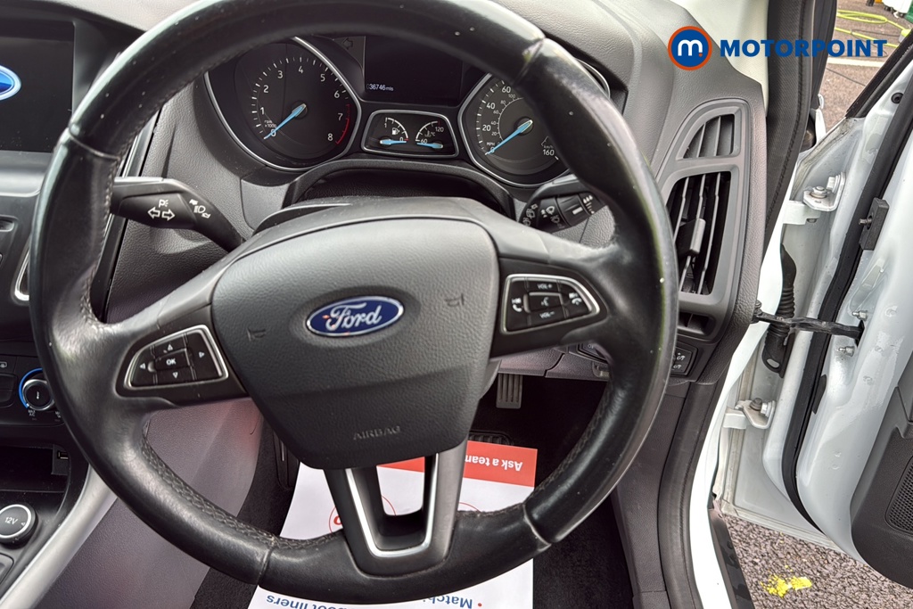 Ford Focus Zetec Manual Petrol Hatchback - Stock Number (1673202) - 2nd supplementary image