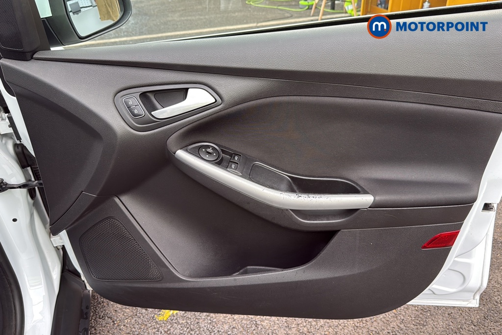 Ford Focus Zetec Manual Petrol Hatchback - Stock Number (1673202) - 18th supplementary image
