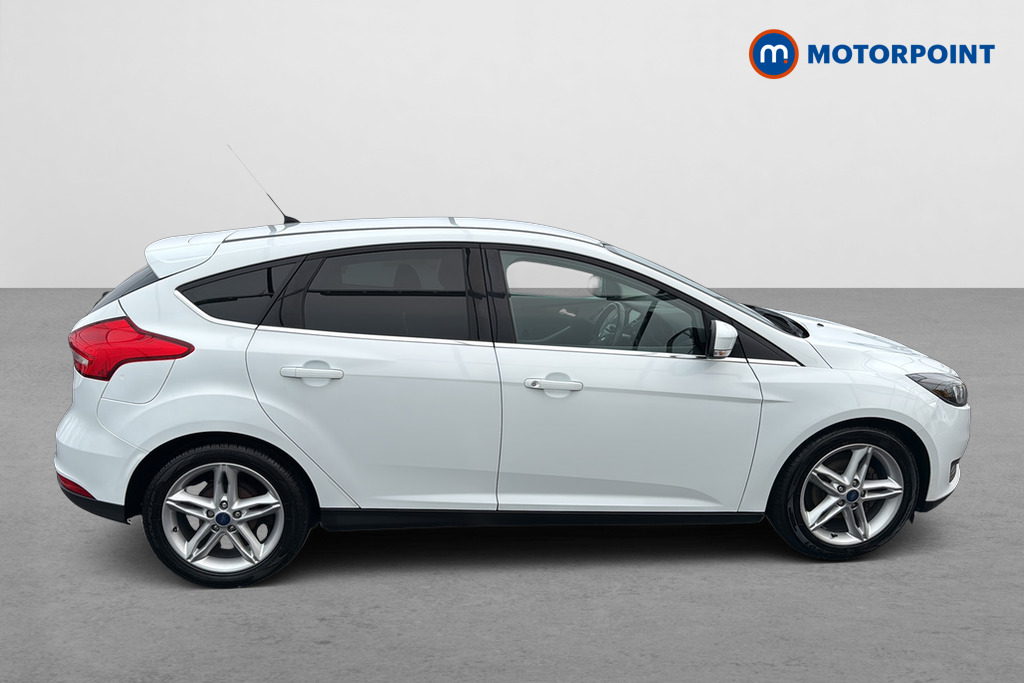 Ford Focus Zetec Manual Petrol Hatchback - Stock Number (1673202) - Passenger side