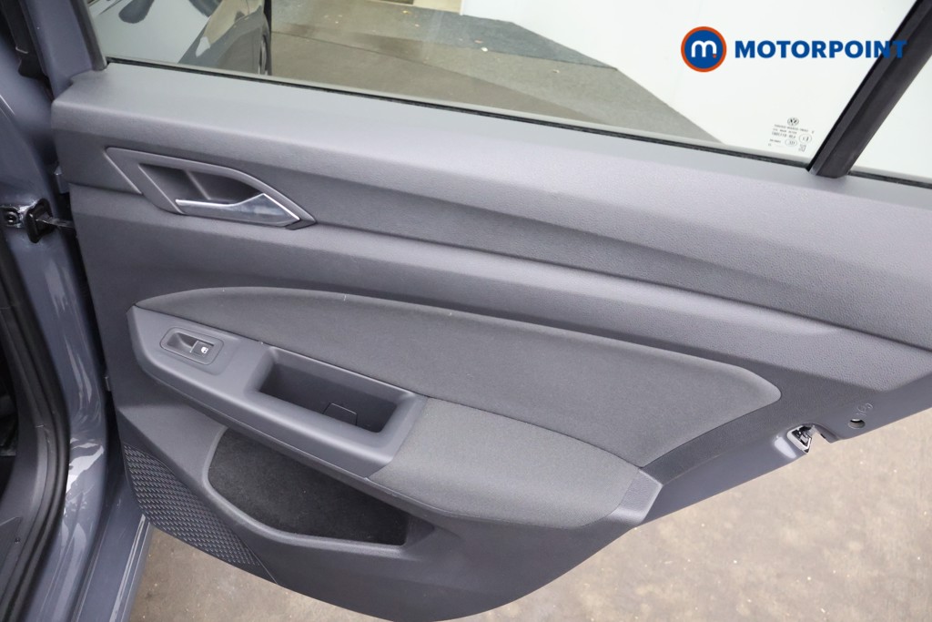 Volkswagen Golf Active Automatic Petrol Hatchback - Stock Number (1673235) - 21st supplementary image