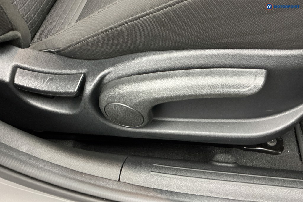 Hyundai I20 Premium Automatic Petrol Hatchback - Stock Number (1673438) - 23rd supplementary image