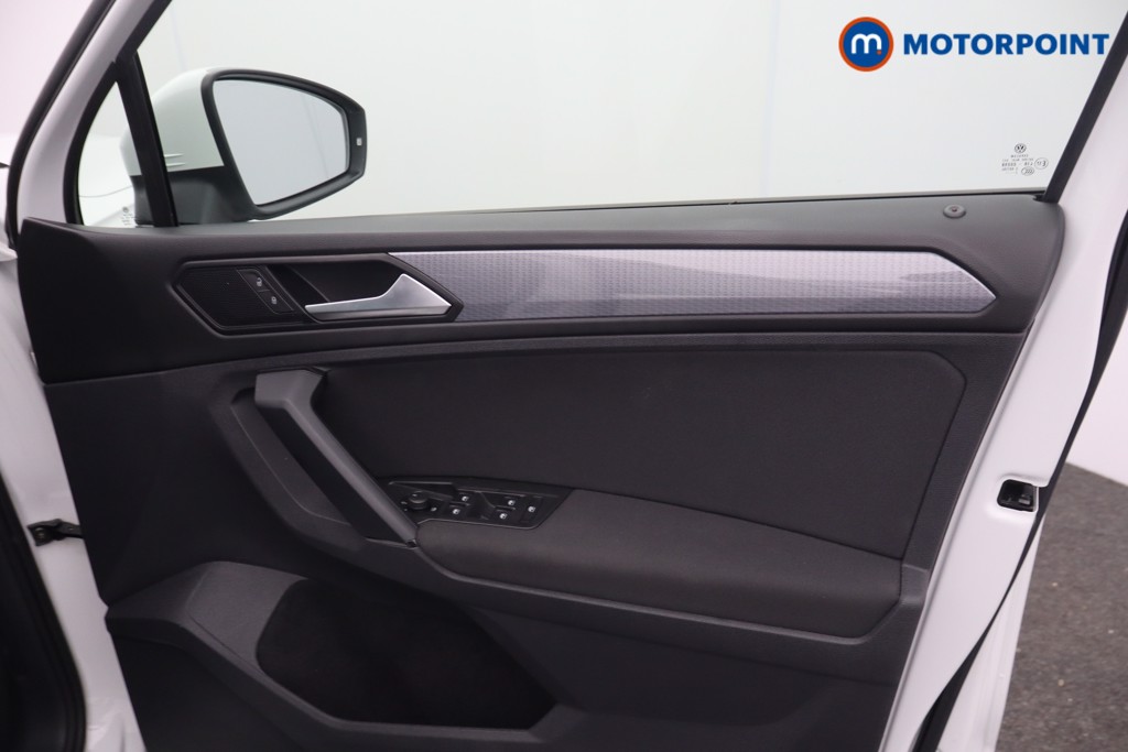 Volkswagen Tiguan Life Manual Diesel SUV - Stock Number (1658353) - 8th supplementary image