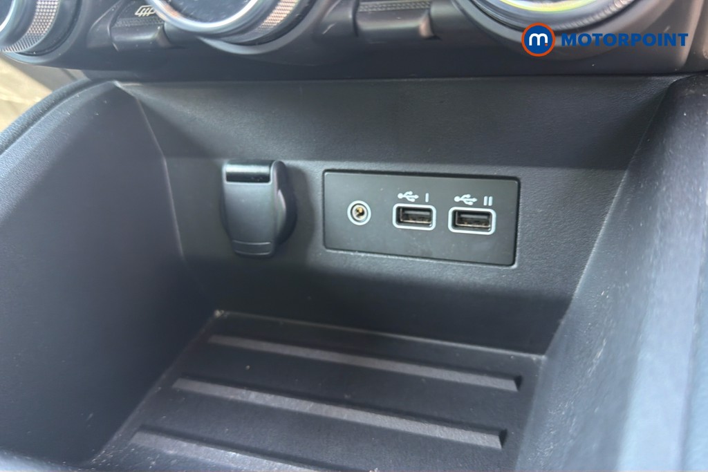 Renault Clio Evolution Manual Petrol Hatchback - Stock Number (1665118) - 14th supplementary image