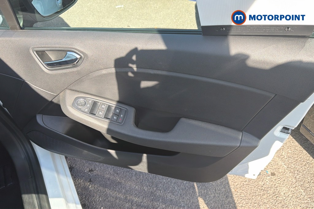 Renault Clio Evolution Manual Petrol Hatchback - Stock Number (1665118) - 1st supplementary image