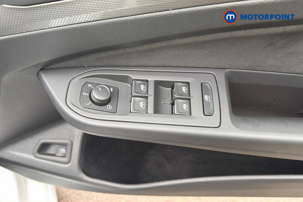 Volkswagen Golf Style Automatic Petrol Plug-In Hybrid Hatchback - Stock Number (1667040) - 4th supplementary image