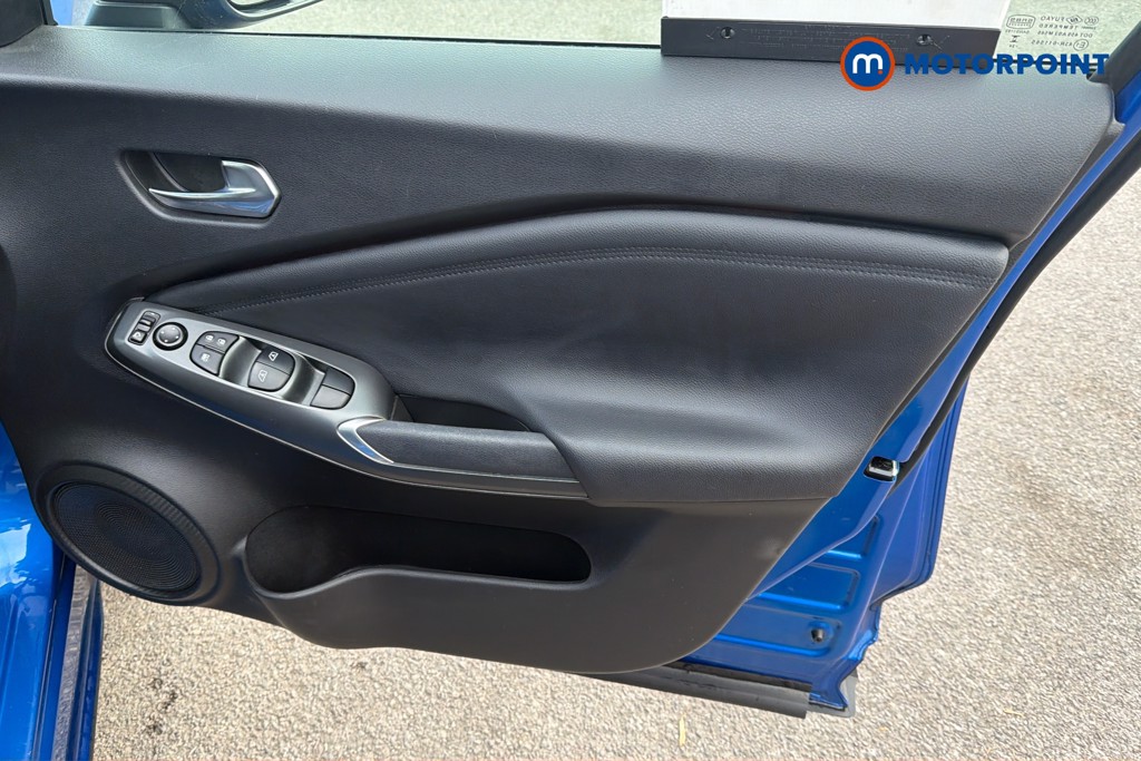 Nissan Juke N-Connecta Automatic Petrol SUV - Stock Number (1667466) - 1st supplementary image