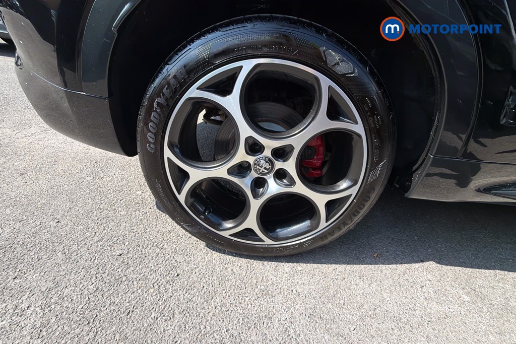 Alfa Romeo Tonale Veloce Automatic Petrol Plug-In Hybrid SUV - Stock Number (1668234) - 1st supplementary image