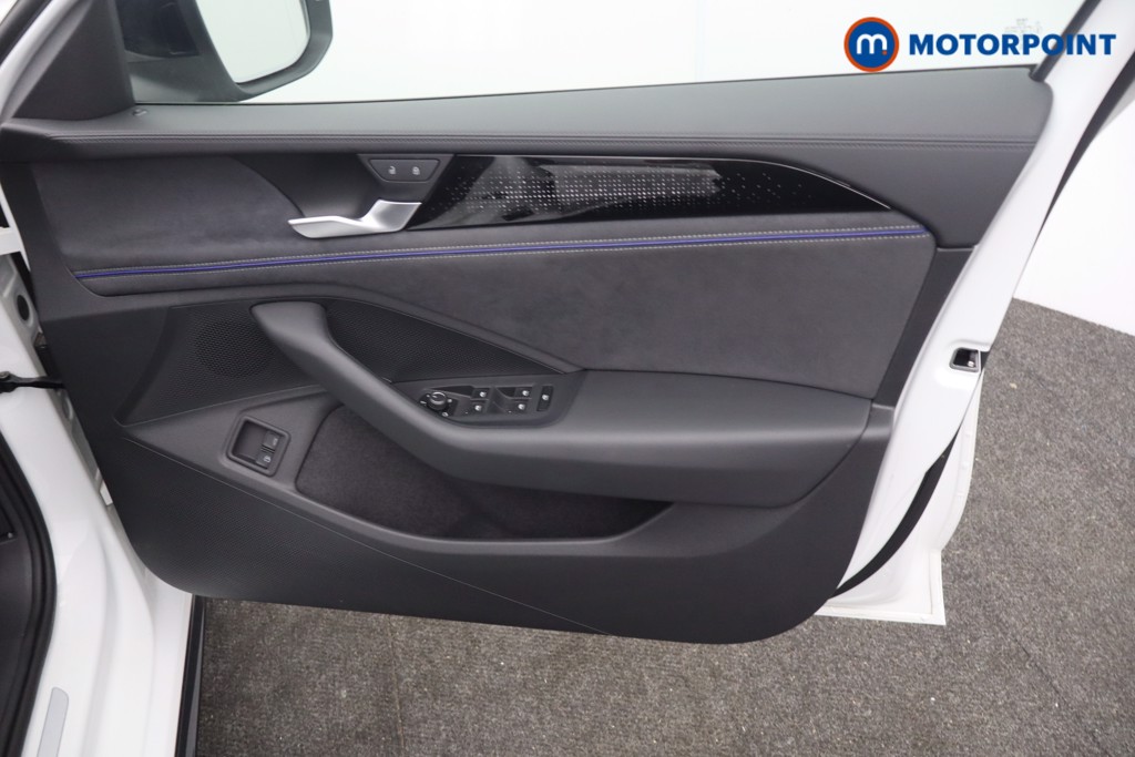 Volkswagen Passat R-Line Automatic Petrol Plug-In Hybrid Estate - Stock Number (1669032) - 9th supplementary image
