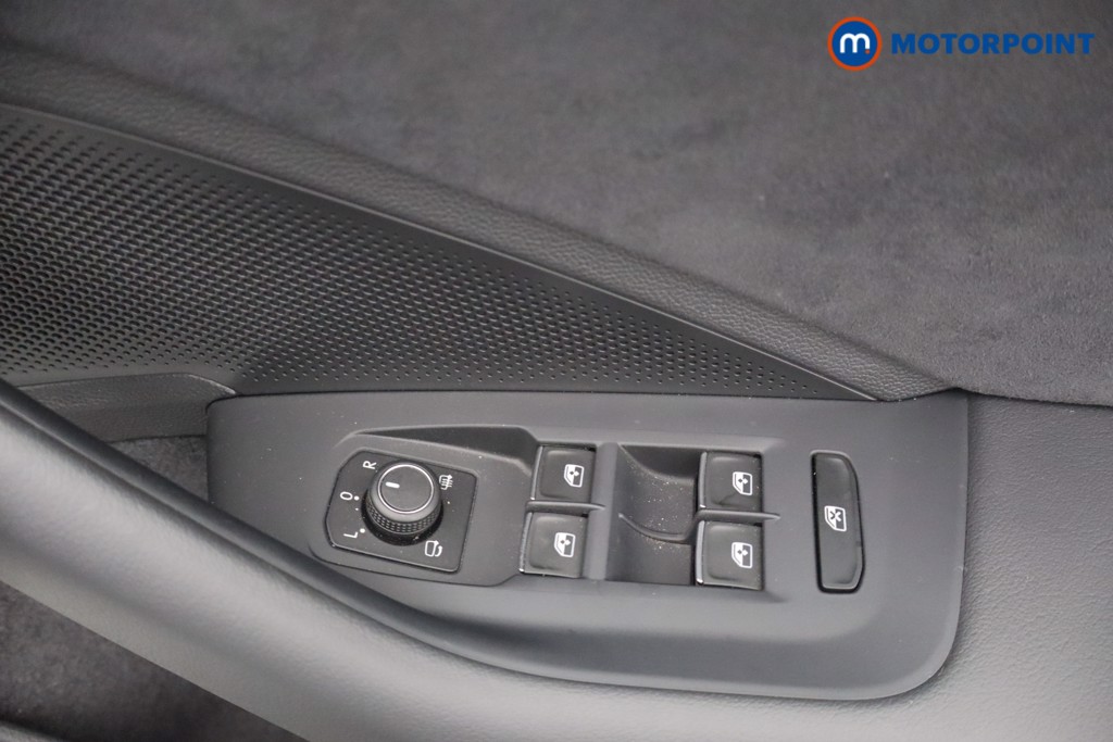 Volkswagen Passat R-Line Automatic Petrol Plug-In Hybrid Estate - Stock Number (1669032) - 11th supplementary image