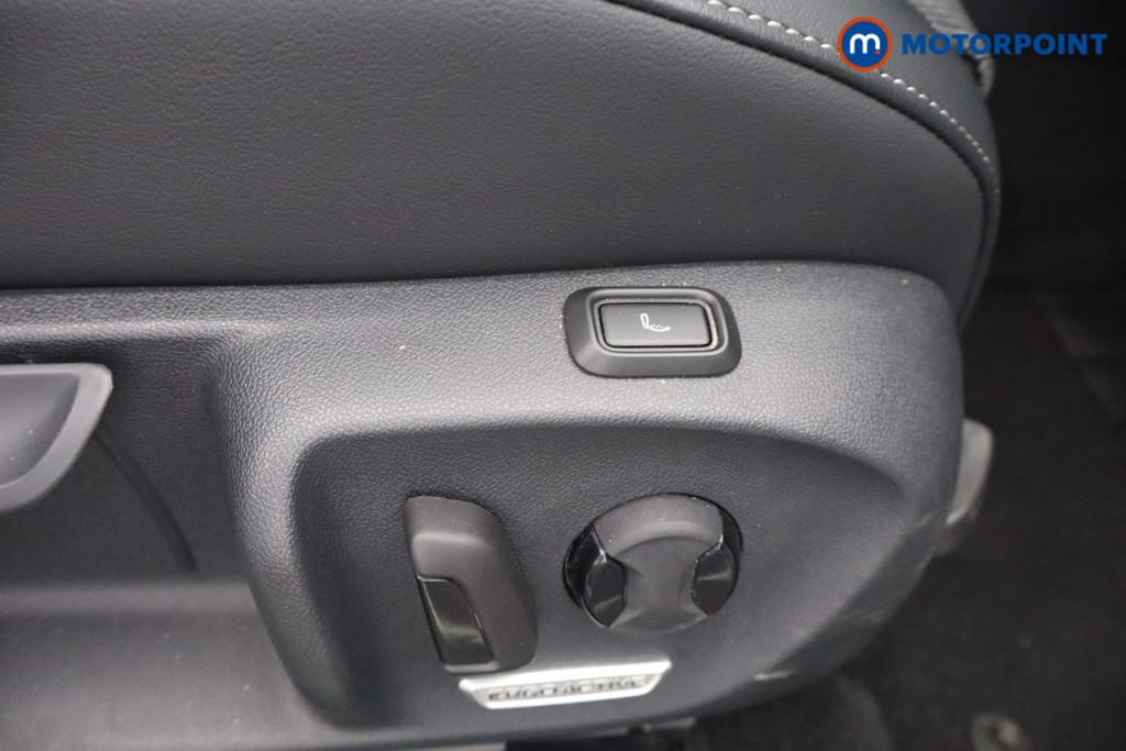 Volkswagen Passat R-Line Automatic Petrol Plug-In Hybrid Estate - Stock Number (1669032) - 13th supplementary image