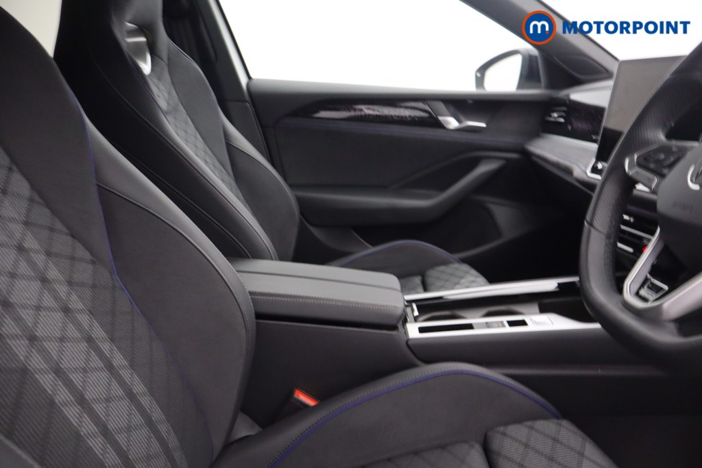 Volkswagen Passat R-Line Automatic Petrol Plug-In Hybrid Estate - Stock Number (1669032) - 14th supplementary image