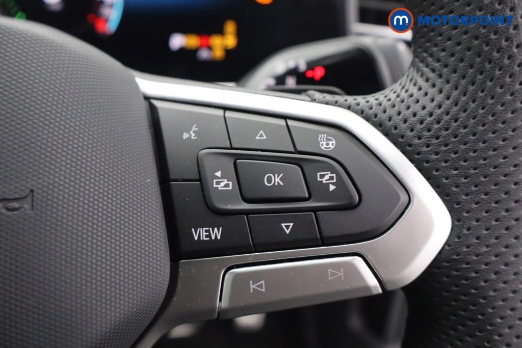 Volkswagen Passat R-Line Automatic Petrol Plug-In Hybrid Estate - Stock Number (1669032) - 16th supplementary image