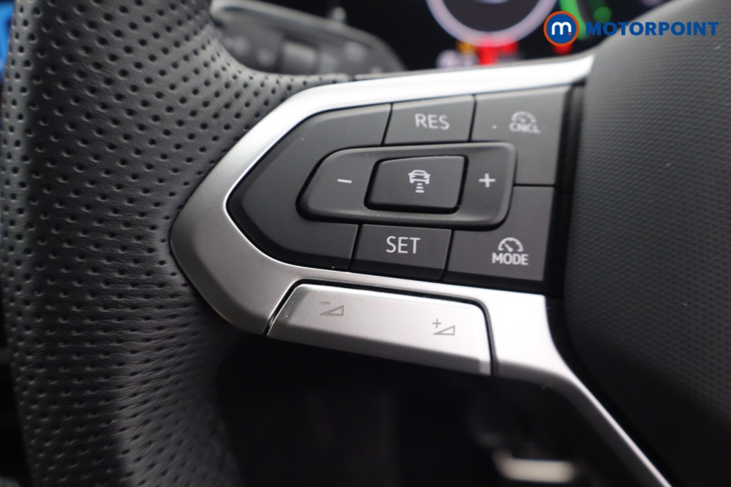 Volkswagen Passat R-Line Automatic Petrol Plug-In Hybrid Estate - Stock Number (1669032) - 17th supplementary image