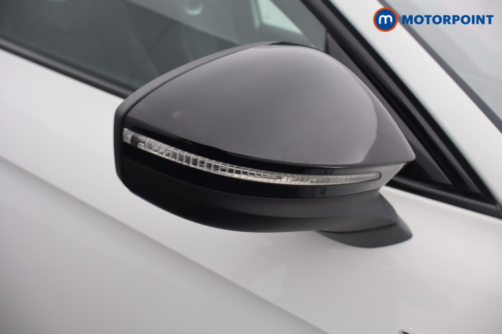 Volkswagen Passat R-Line Automatic Petrol Plug-In Hybrid Estate - Stock Number (1669032) - 24th supplementary image