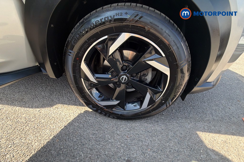 Nissan Juke N-Connecta Automatic Petrol SUV - Stock Number (1669304) - 27th supplementary image