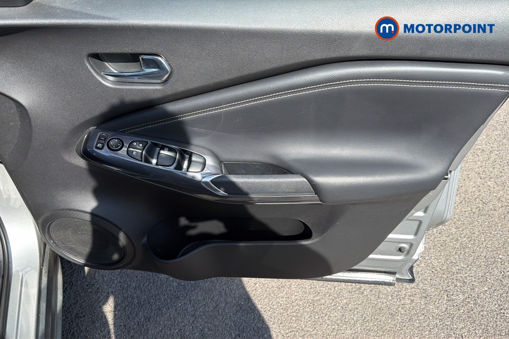 Nissan Juke N-Connecta Automatic Petrol SUV - Stock Number (1669304) - 1st supplementary image