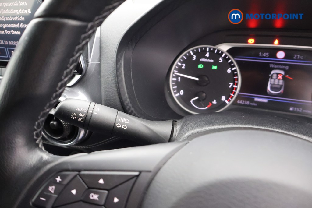 Nissan Juke N-Connecta Manual Petrol SUV - Stock Number (1669431) - 8th supplementary image