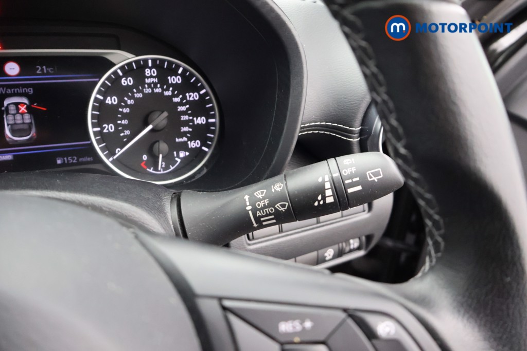 Nissan Juke N-Connecta Manual Petrol SUV - Stock Number (1669431) - 9th supplementary image