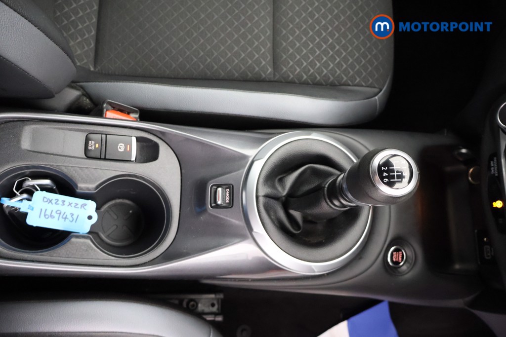 Nissan Juke N-Connecta Manual Petrol SUV - Stock Number (1669431) - 13th supplementary image